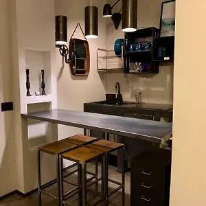 Appartamento Fra Storia E Modernità, Milano